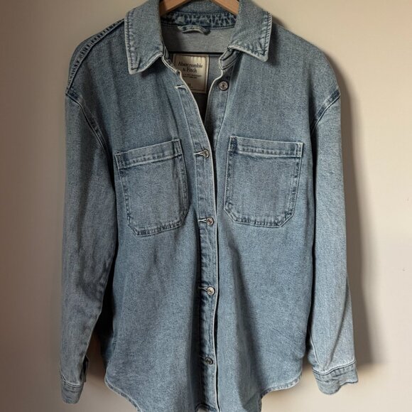 Abercrombie & Fitch Jean Shacket - Picture 2 of 4